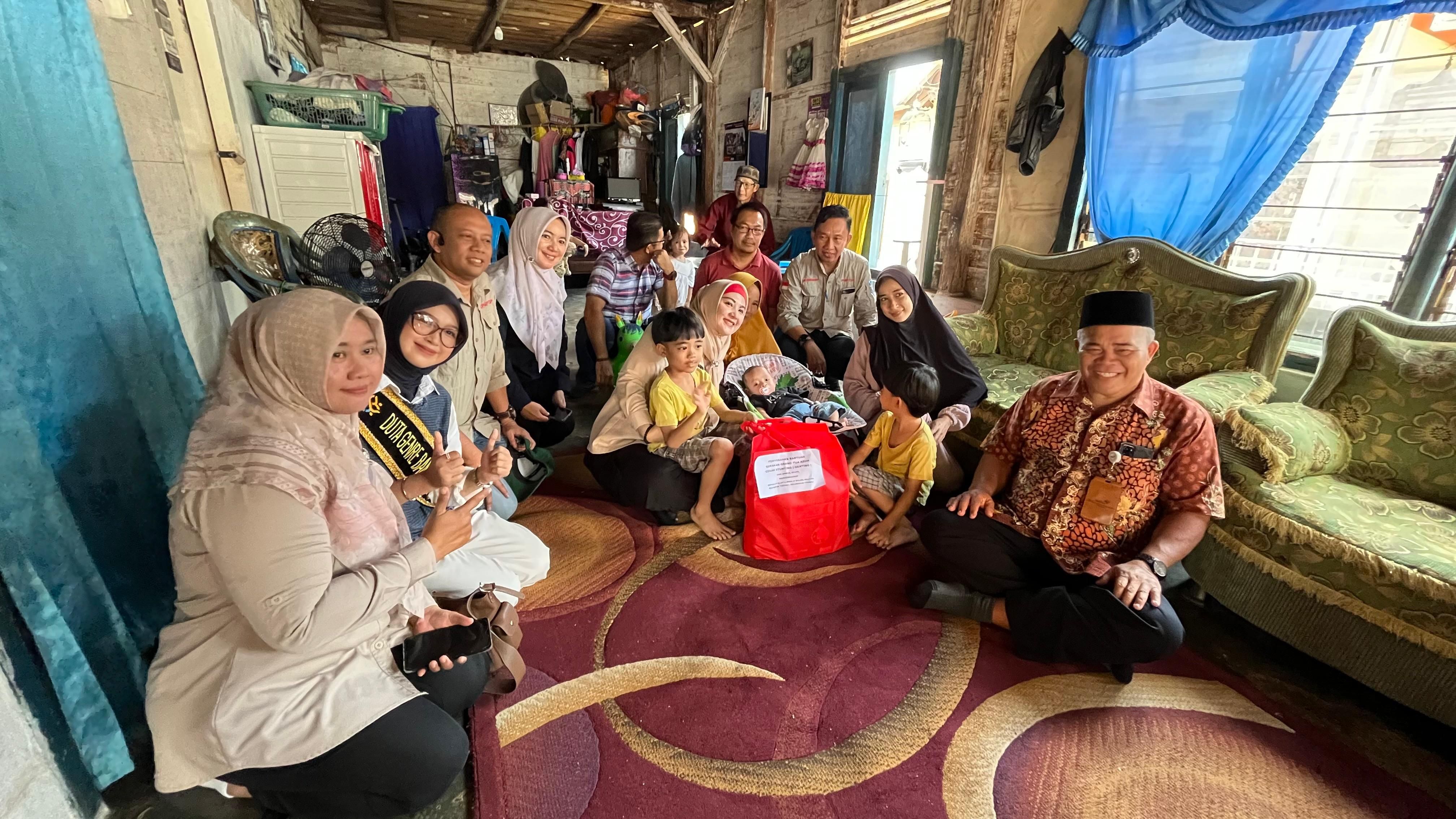 Gerakan Orang Tua Asuh Cegah Stunting (GENTING) Serahkan Bantuan untuk Anak-anak di Bangka Selatan