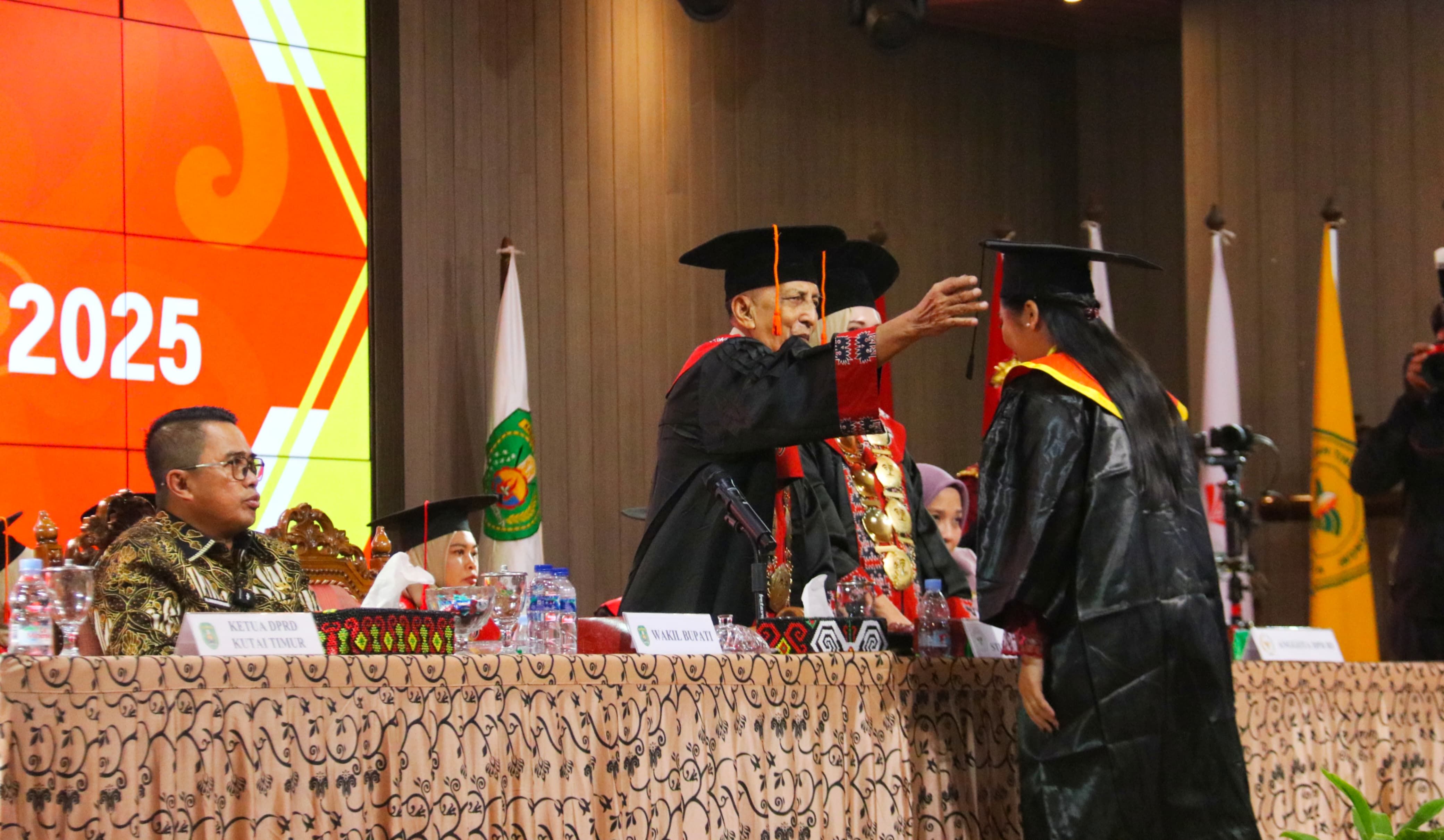 Mahyunadi Tantang Sarjana STIENUS: Jadilah Penggerak Ekonomi, Pemkab Siapkan 50 Ribu Lapangan Kerja!