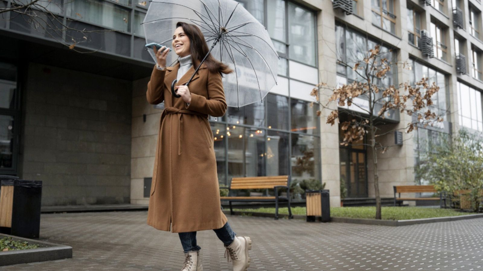 Gaya Stylish di Musim Hujan: Outfit yang Wajib Dicoba