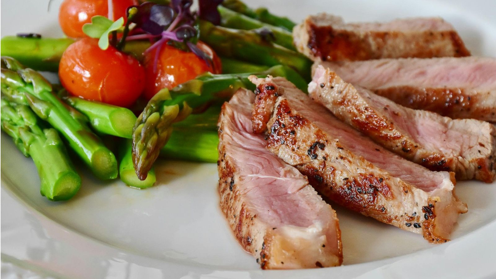 Pentingnya Nutrisi dan Pola Makan Seimbang bagi Atlet Profesional