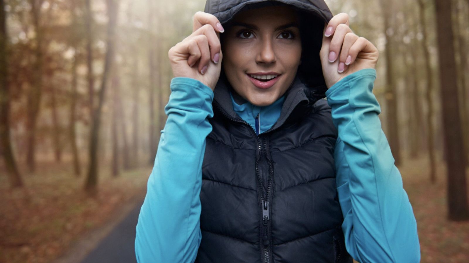 Koleksi Outerwear Wajib untuk Musim Hujan: Tetap Stylish Meski Basah