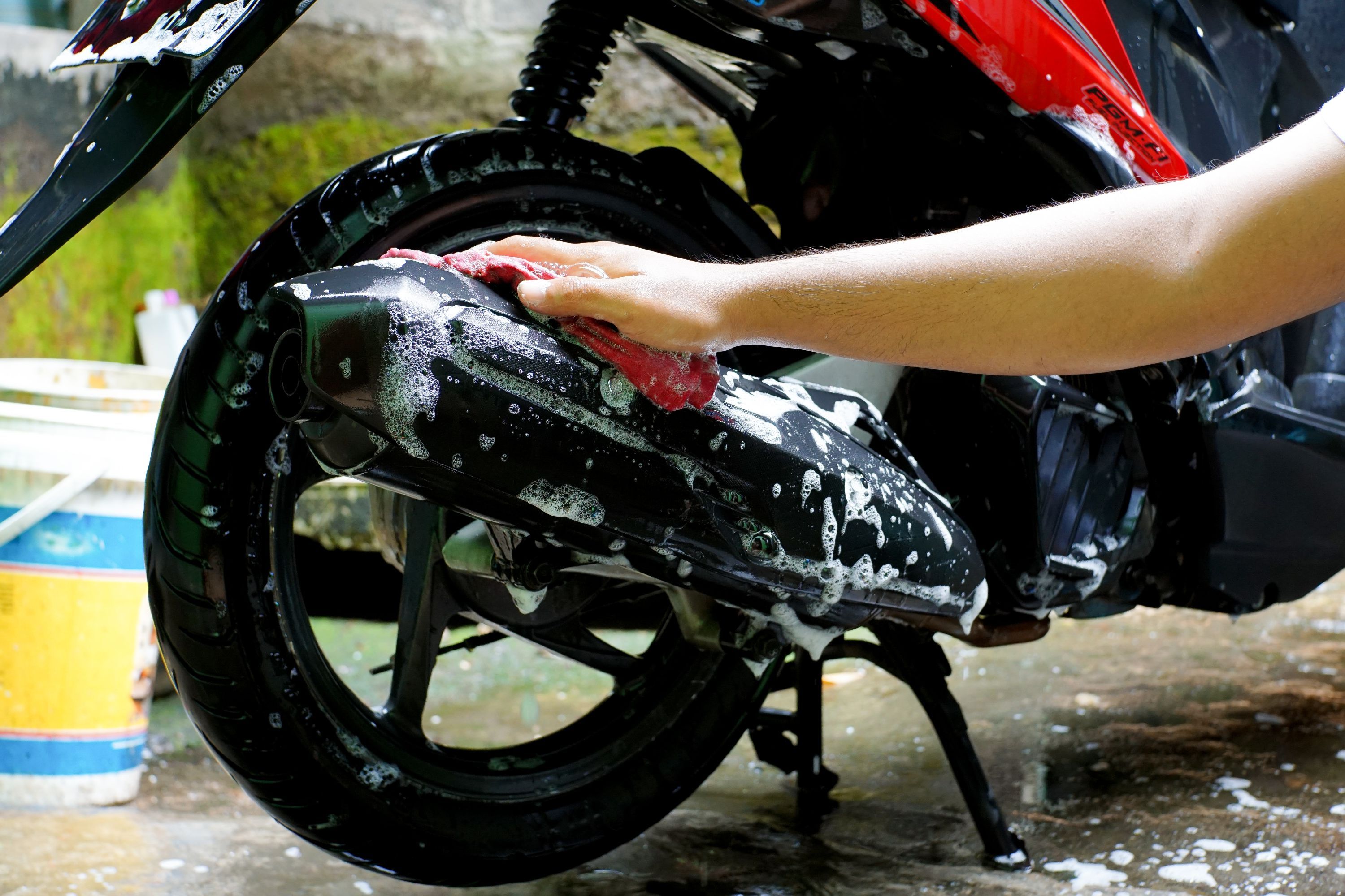 Biar Motor Tetap Awet, Hindari 7 Kesalahan Cuci Motor Ini