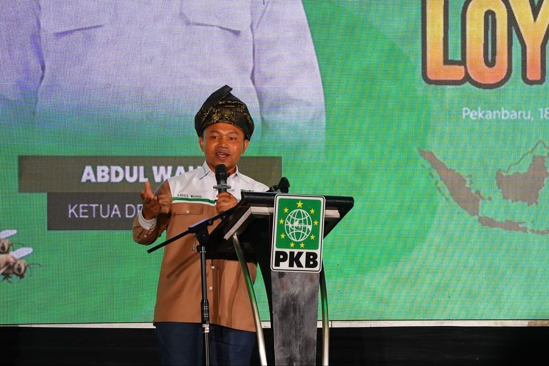 Profil dan Kisah Hidup Abdul Wahid: Gubernur Mantan Cleaning Service yang Kini Disapu OTT KPK