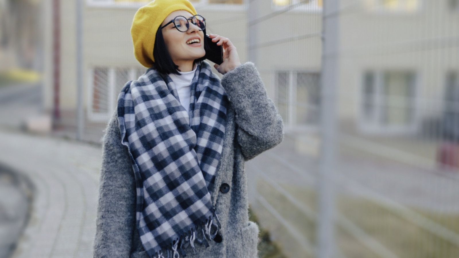 Memaknai Momen Hujan: Outfit Cozy, Skincare Harum, dan Momen Santai di Rumah