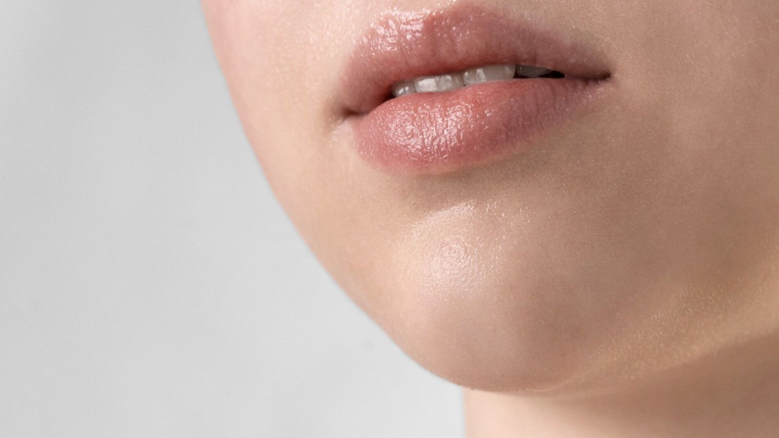 Merawat Kesehatan Bibir di Tengah Cuaca Dingin