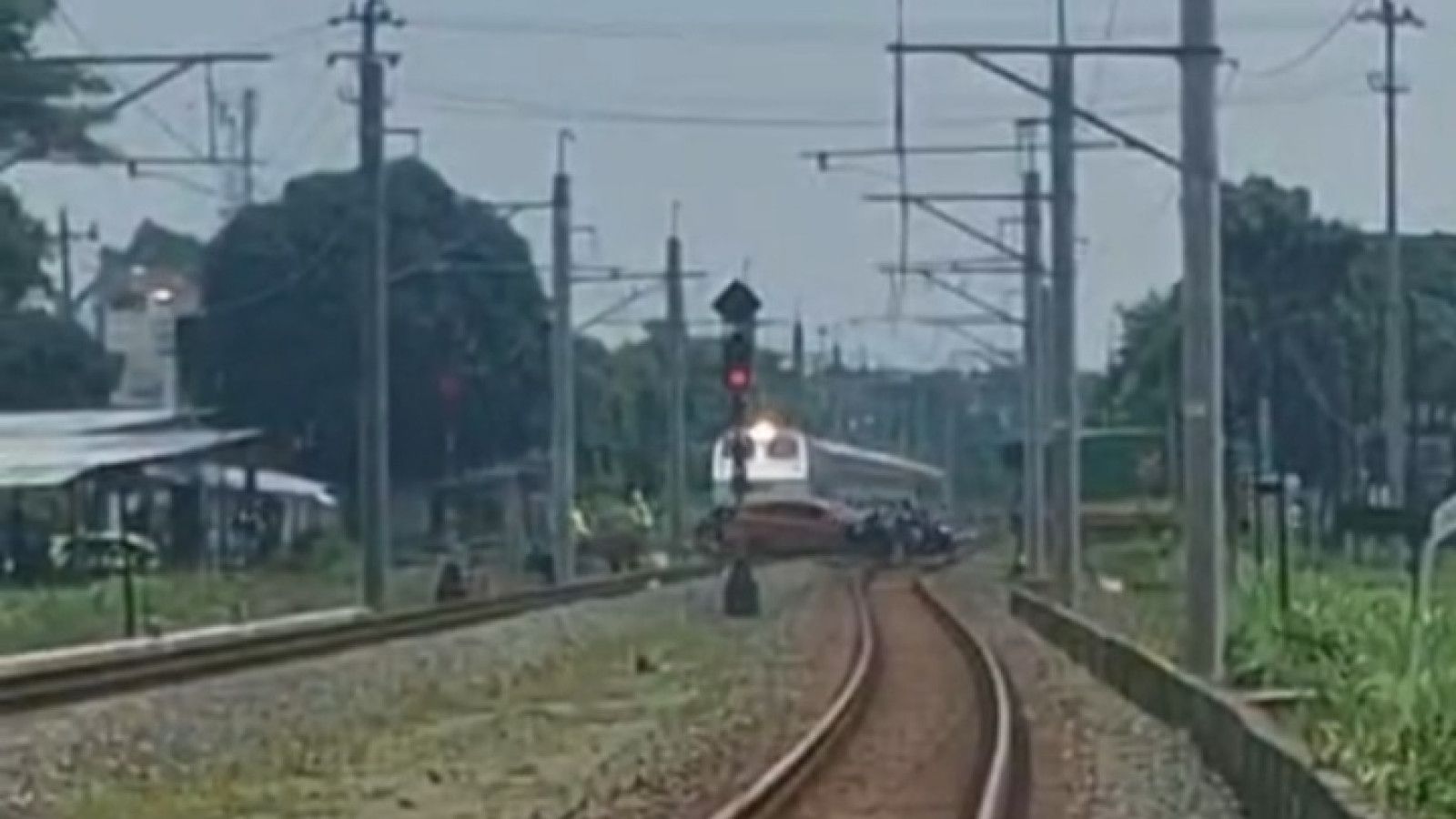 Kecelakaan Kereta Api di Prambanan: Tiga Tewas dan Empat Terluka