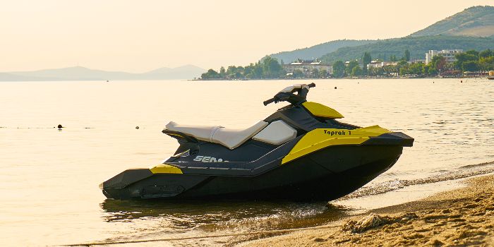 Jetsky Terbalik di Perairan Kawasan, Dua Orang Menghilang.