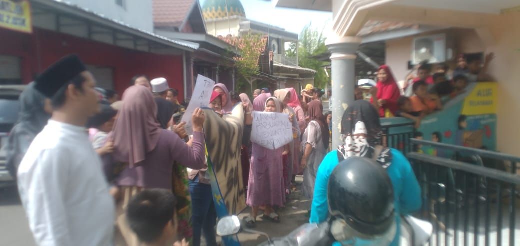 Warga Pabuaran Kota Serang Protes Soal Pemilihan RT Ke Kantor Kelurahan