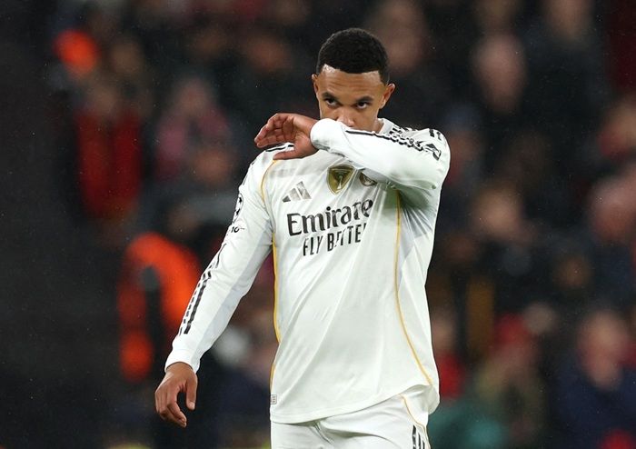 Trent Alexander-Arnold Disoraki Suporter Liverpool, Jude Bellingham Pasang Badan
