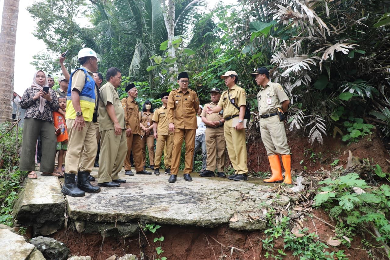 Wabup Dion Tegaskan Penanganan Cepat Longsor dan Tanah Bergerak di Desa Gowong