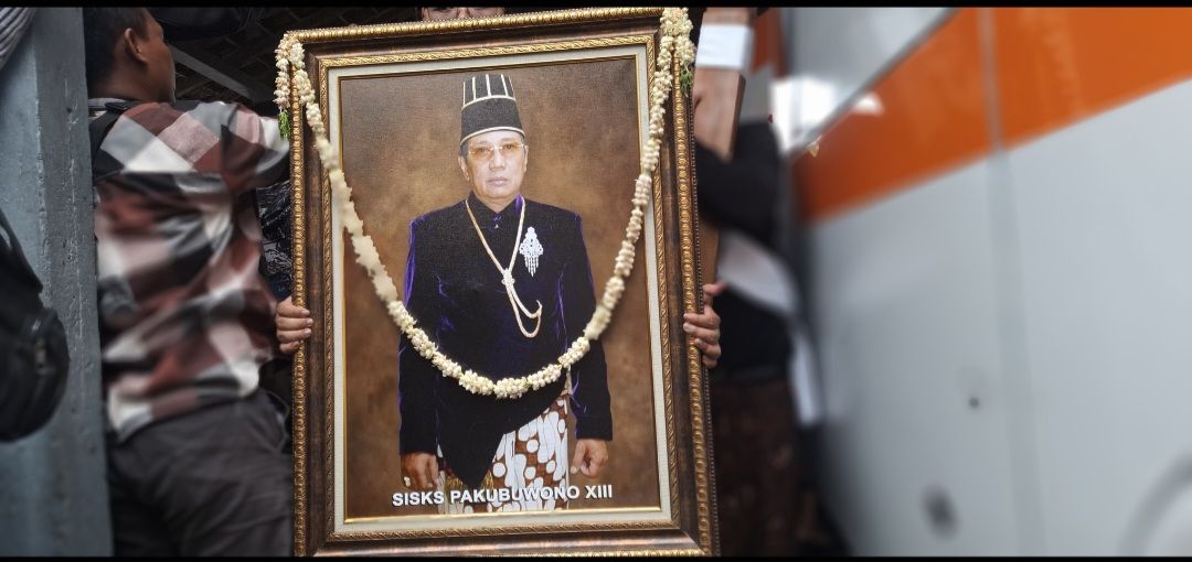 Prosesi Pemakaman Raja Keraton Surakarta PB XIII di Imogiri Berjalan Lancar, Keluarga Ucapkan Terima Kasih Kepada Warga yang Takziah