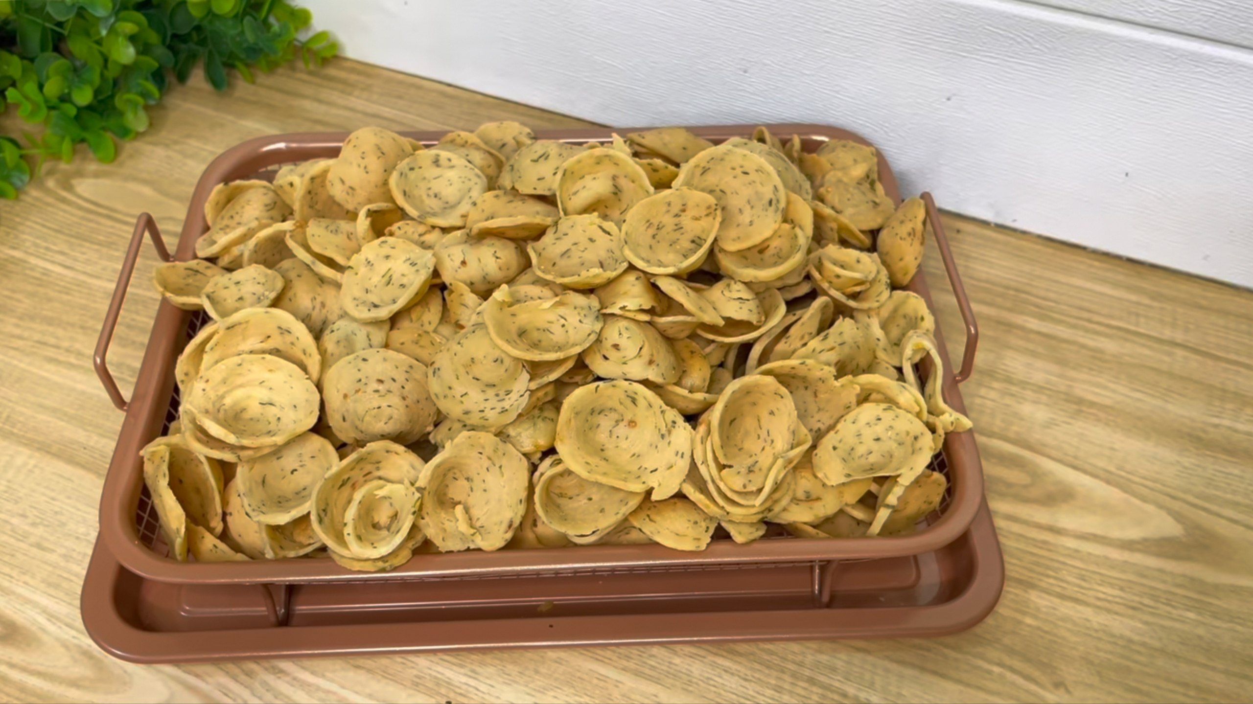 Resep Keripik Bawang Gulung yang Renyah dan Gurih, Cocok untuk Camilan