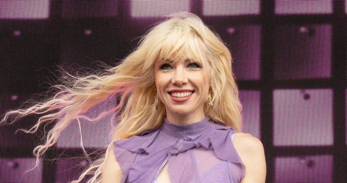 Carly Rae Jepsen Ngaku Hamil Setelah Sebulan Menikah