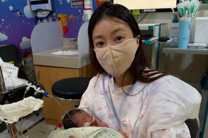 Lee Si Young Melahirkan Anak Kedua dari Embrio Beku Mantan Suami
