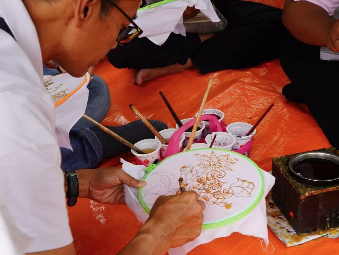 ASTRA Infra Ajak Komunitas Membatik Warisan Budaya Batik Bantengan
