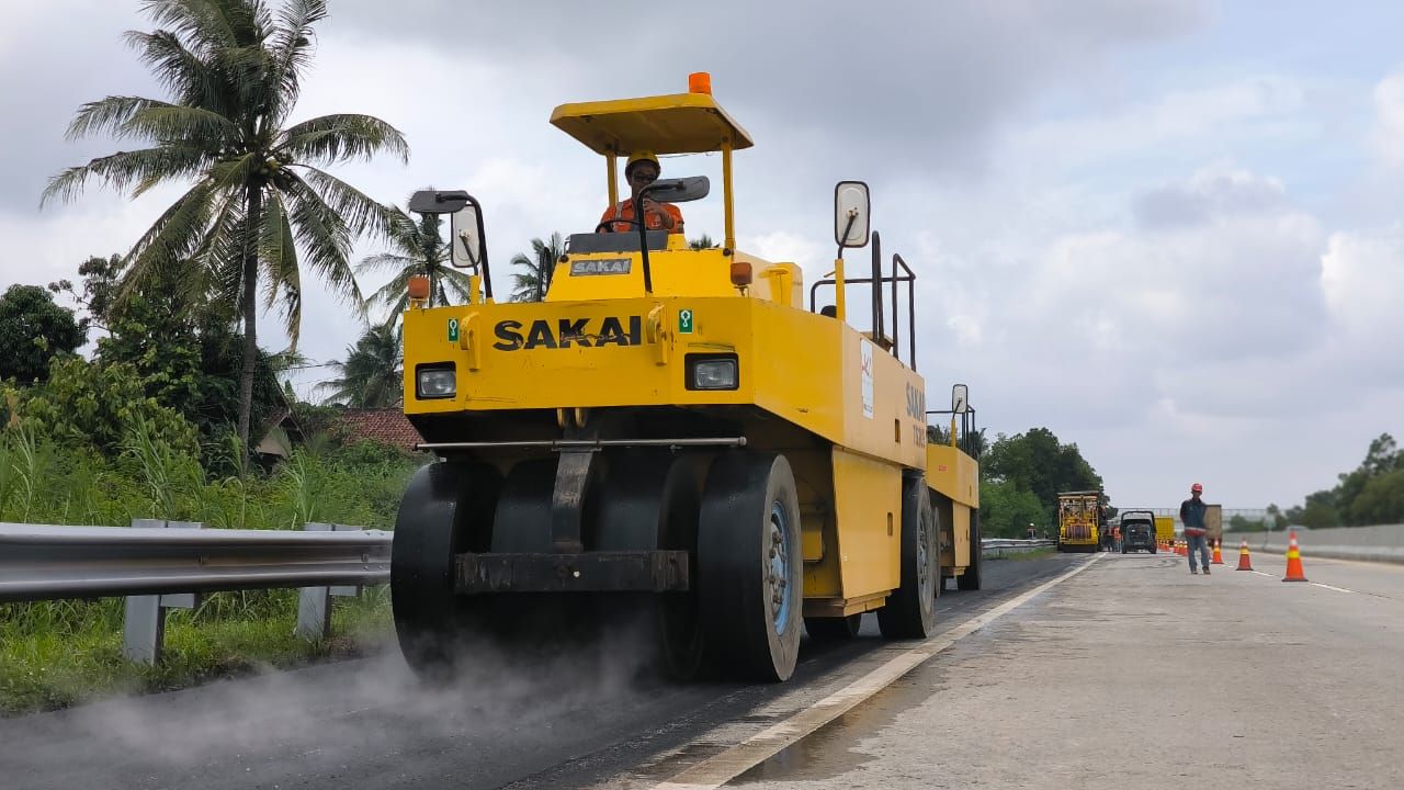 Jelang Natal dan Tahun Baru, Pengelola Tol Lampung Lakukan Pemeliharaan Jalan