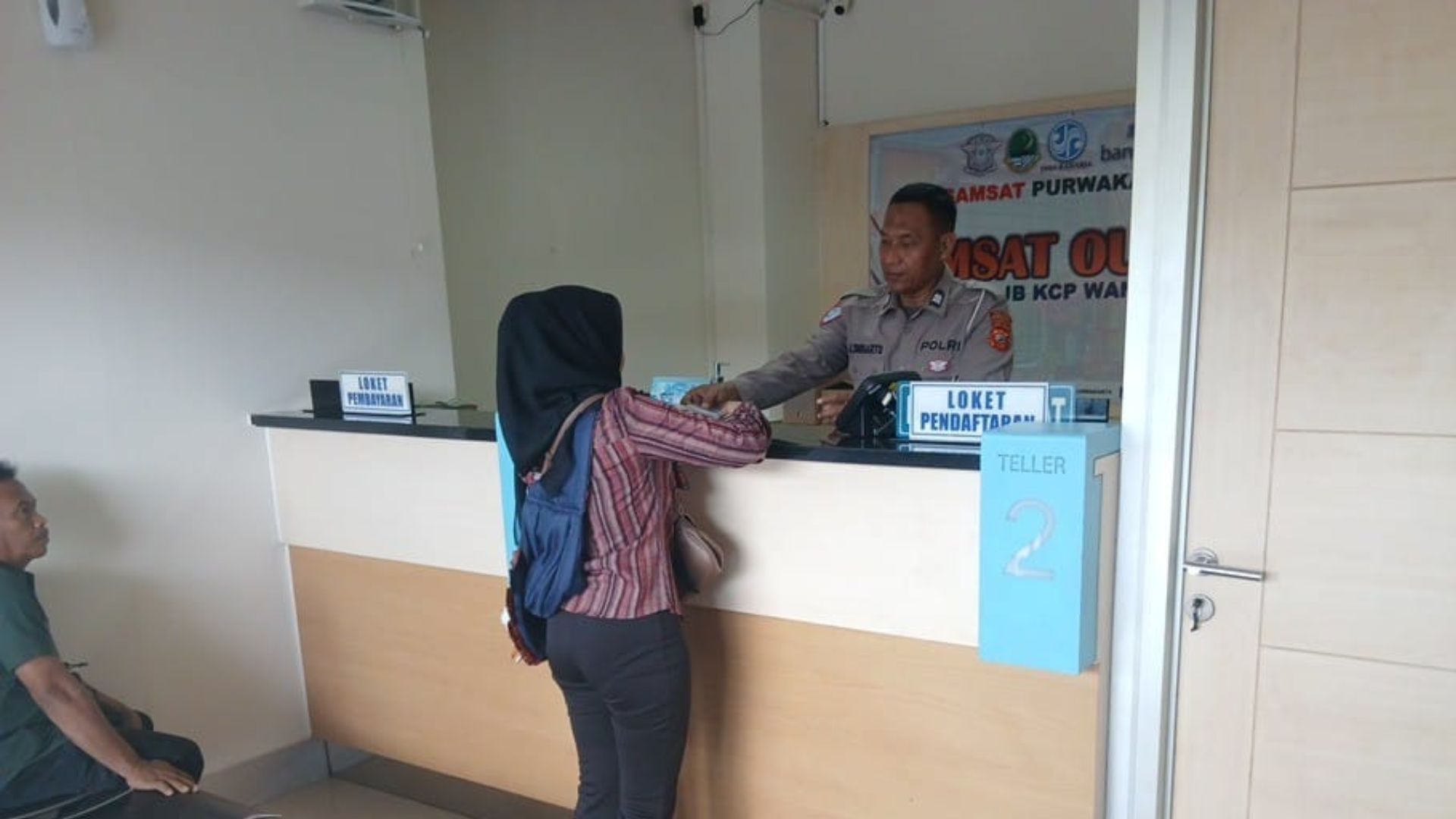 Polantas Menyapa: Satlantas Purwakarta Sosialisasikan Prosedur Penerbitan STNK di Samsat