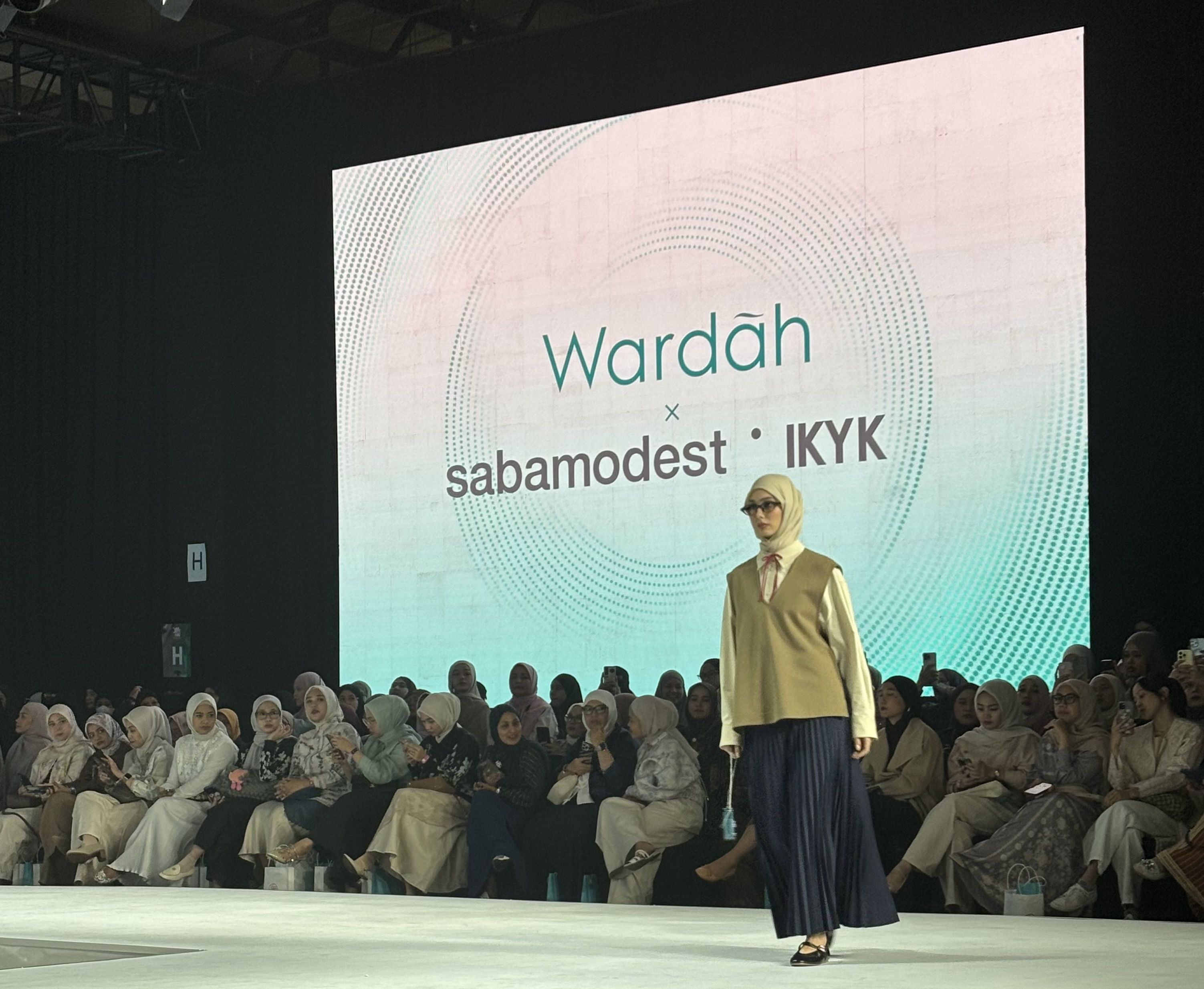 Gaya Unik Satu Frekuensi ala SABAMODEST x IKYK di JMFW 2026