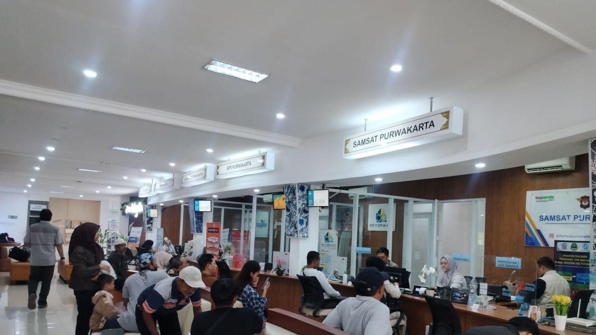 Polantas Menyapa: Satlantas Purwakarta Edukasi Masyarakat Tentang Prosedur STNK di Samsat