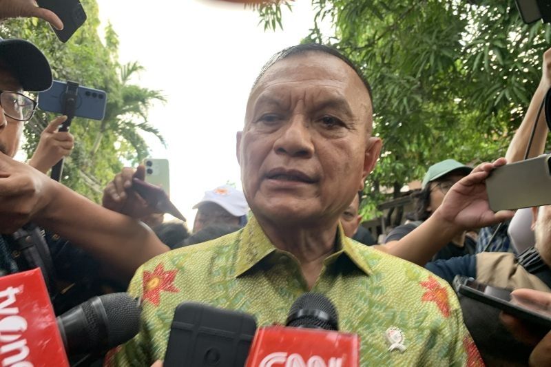 Wamenko Polkam Jenguk Korban Ledakan SMA 72 Jakut di Rumah Sakit