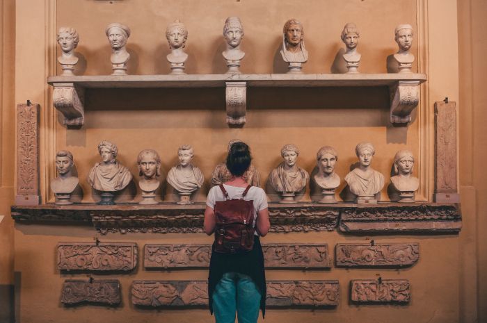 111 Caption Bahasa Inggris tentang Museum, Singkat Estetik!
