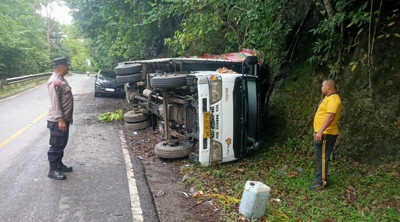 Truk Oleng di Jalur Banda Aceh–Calang, Dua Awak Selamat dari Maut