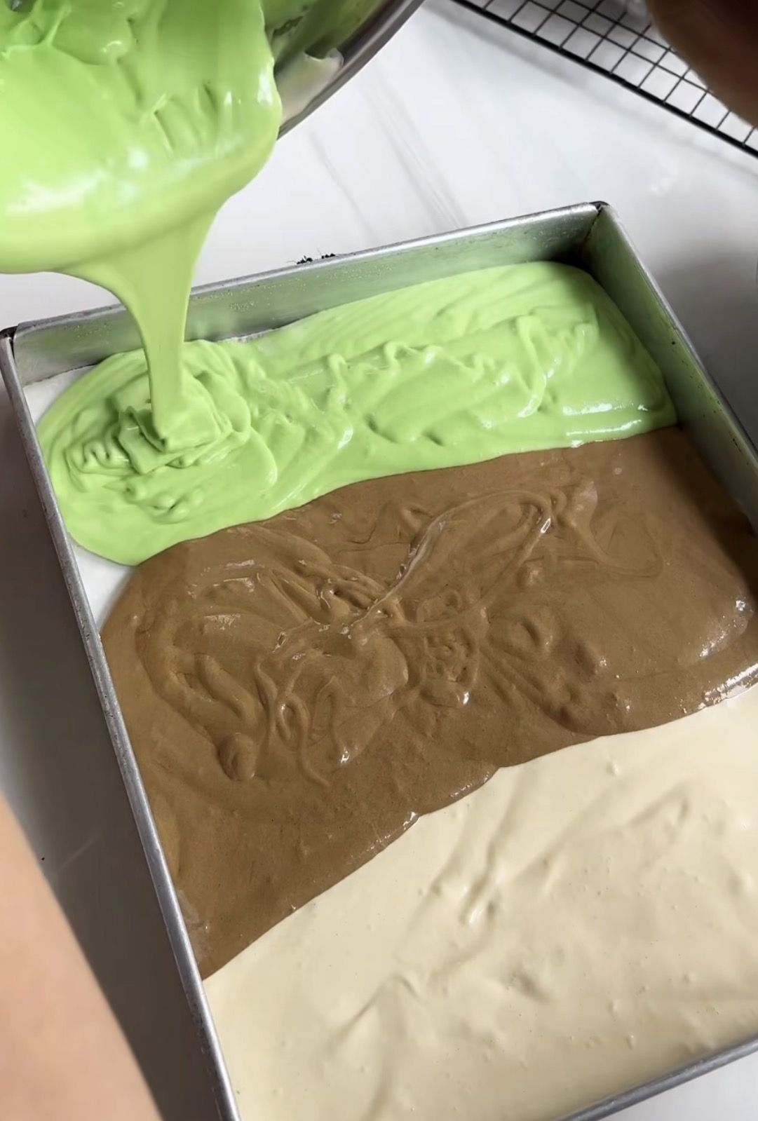 Bikin Resep 3 Color Roll Cake Yuk! Bolu Gulung dengan Rasa Pandan, Cokelat, dan Vanilla Sekaligus