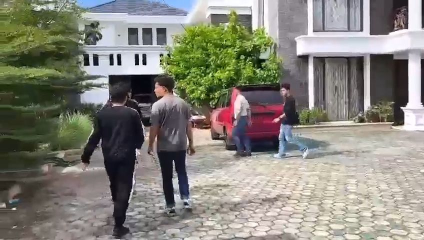Polisi Gerebek Markas Penipuan Online di Lampung, Puluhan WNA China Diciduk