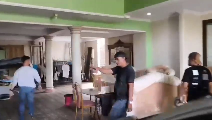 Polisi Gerebek Markas Penipuan Online di Lampung, Puluhan WNA China Diciduk