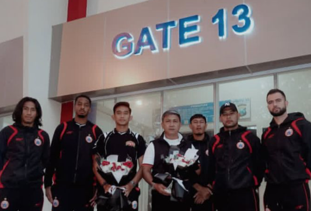 Persija Jakarta Lakukan Ziarah di Pintu 13 Stadion Kanjuruhan: Doa untuk 135 Korban Tragedi Sepak Bola Indonesia