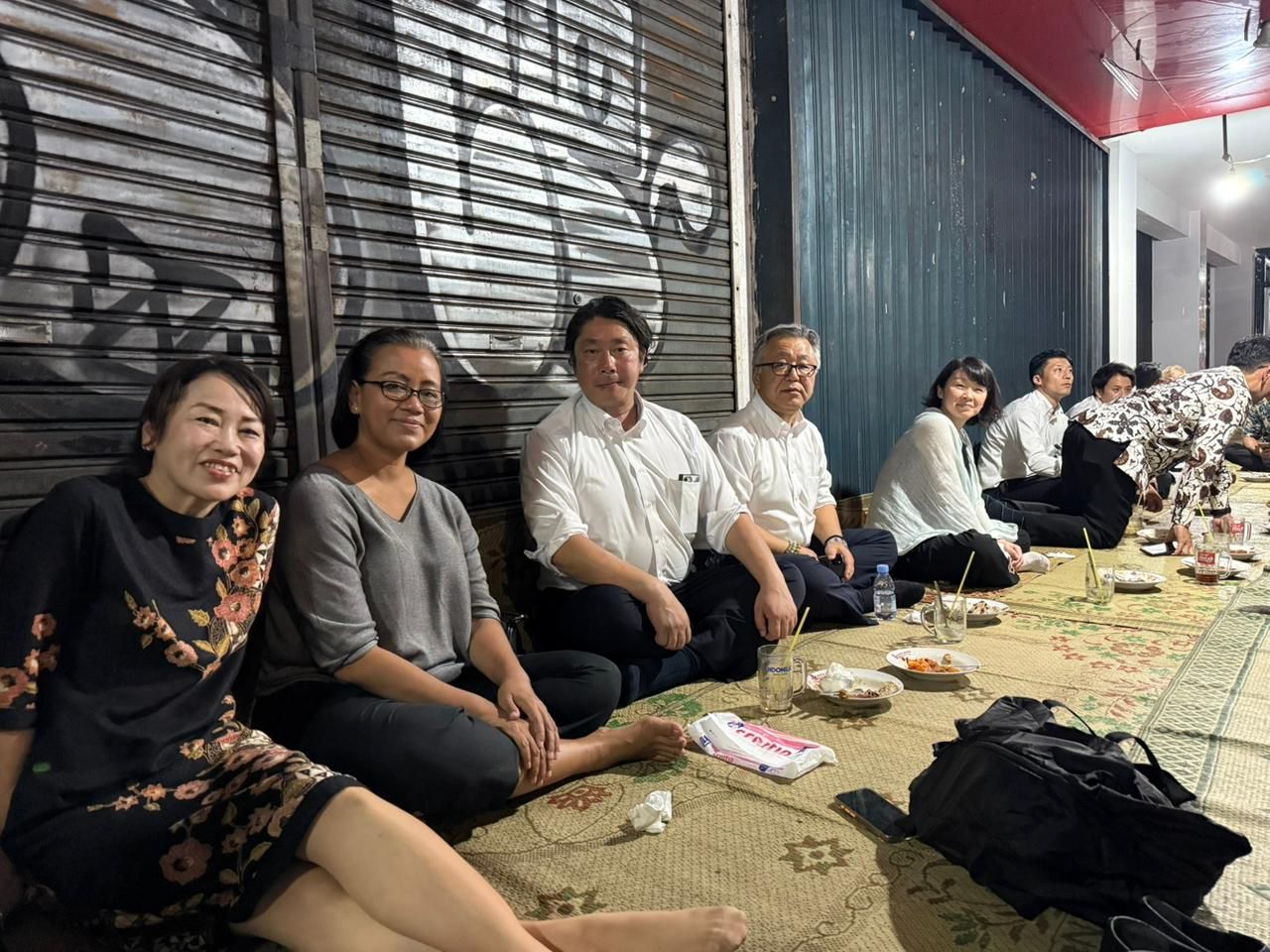 Potret Kesederhanaan GKR Mangkubumi Ajak Wagub Kyoto Icip Gudeg Lesehan