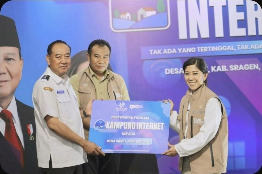 Digitalisasi Desa Sribit dilakukan Oleh Menteri Komdigi RI