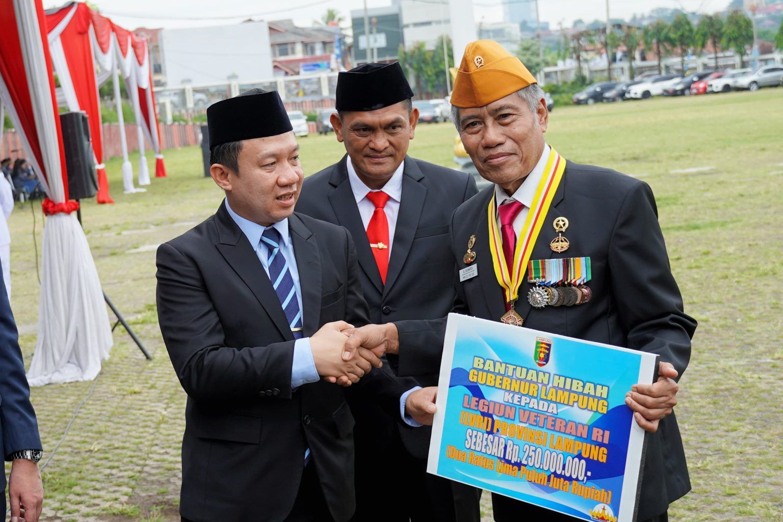 Peringatan Hari Pahlawan di Lampung, Pemprov Serahkan Bantuan kepada LVRI