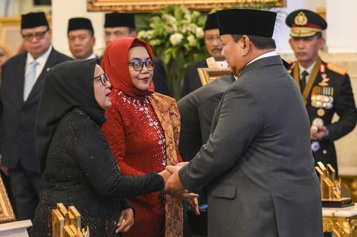 Presiden Prabowo Anugerahi 10 Tokoh Gelar Pahlawan Nasional, Ini Benefit yang Diterima Pihak Keluarga dari Negara
