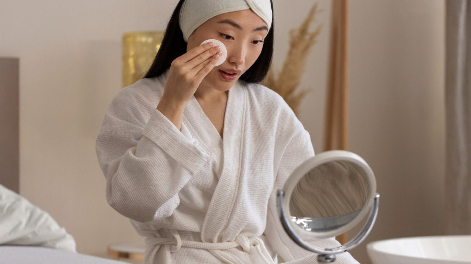 Rutinitas Pagi untuk Kulit Glowing: Langkah-Langkah yang Disarankan Dermatolog