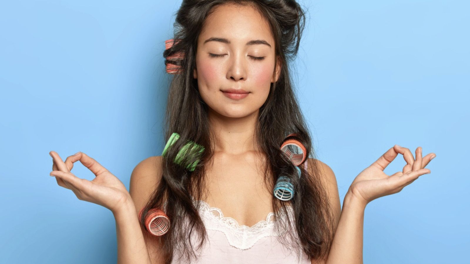 Mindful Beauty: Merawat Diri dengan Kesadaran di Tengah Standar Kecantikan