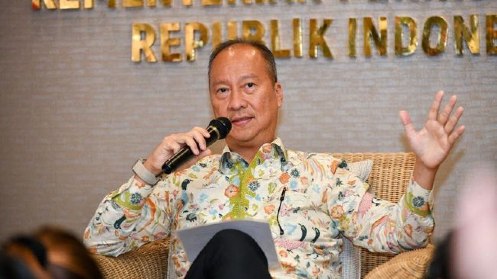 Relokasi Pabrik Alas Kaki: PHK dan Tantangan Industri Nasional