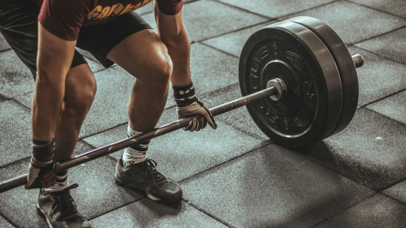 Perbandingan Home Workout dan Gym: Mana yang Lebih Efektif untuk Kebugaran?