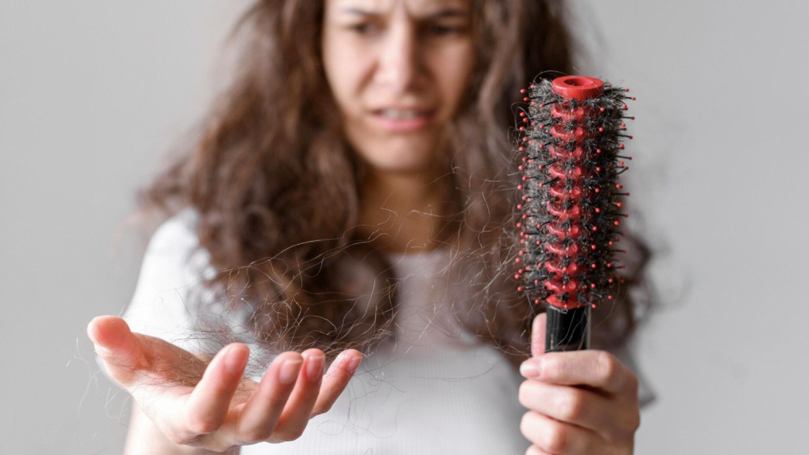 Cara Alami Atasi Rambut Rontok dengan Bahan yang Mudah Ditemukan