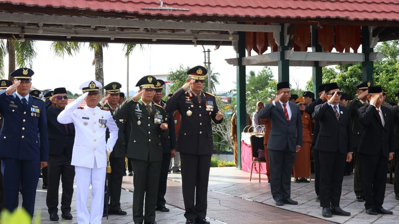 Kapolda Kaltara Ikuti Upacara Ziarah Dalam Rangka Memperingati Hari Pahlawan