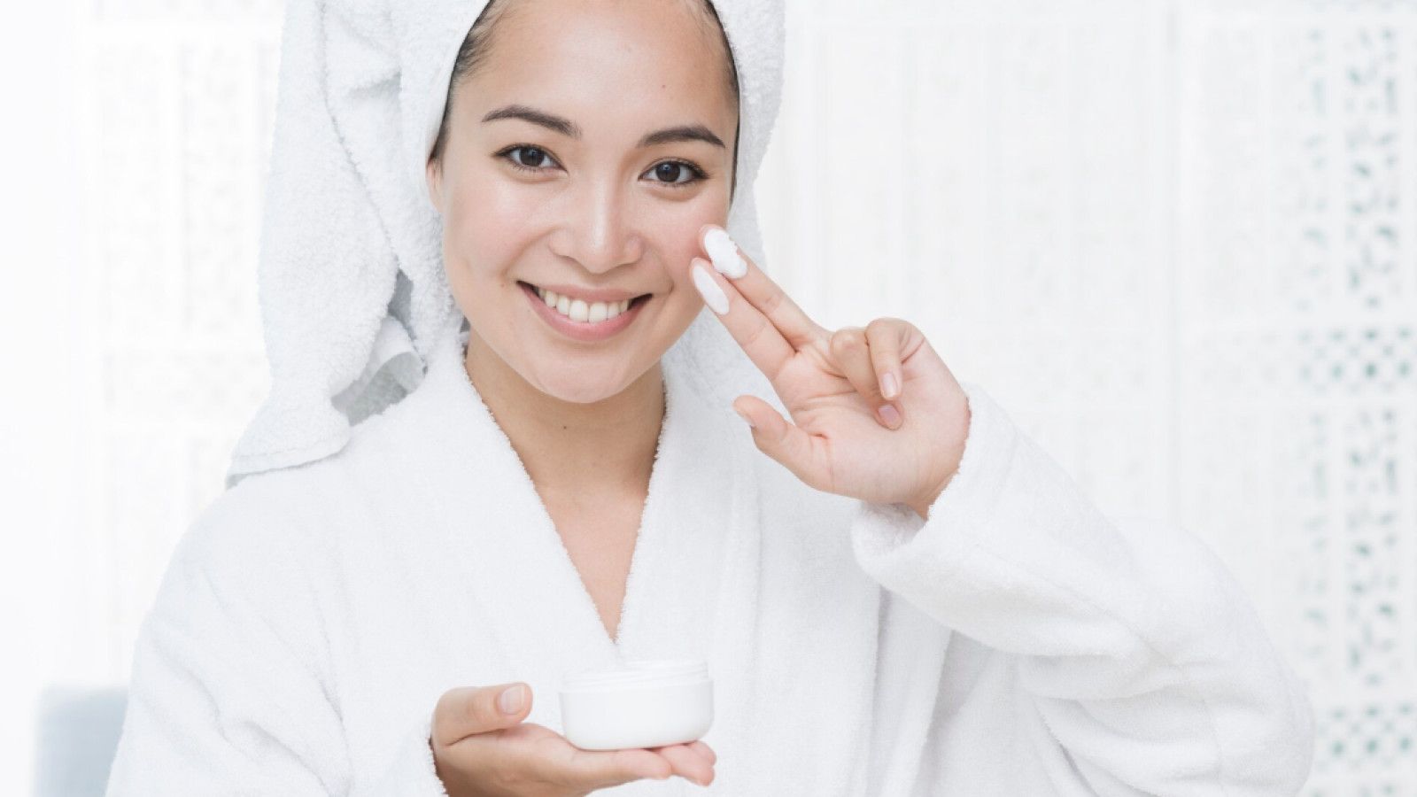 Rahasia Kulit Segar Sehari Penuh: Skincare, Pola Makan, dan Gaya Hidup Sehat