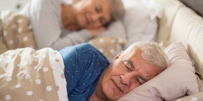5 Cara Efektif Agar Lansia Tidur Nyenyak di Malam Hari
