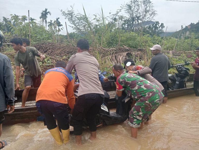 Hujan Deras Bikin Sungai Kluet Meluap, Puluhan Rumah Terendam Air