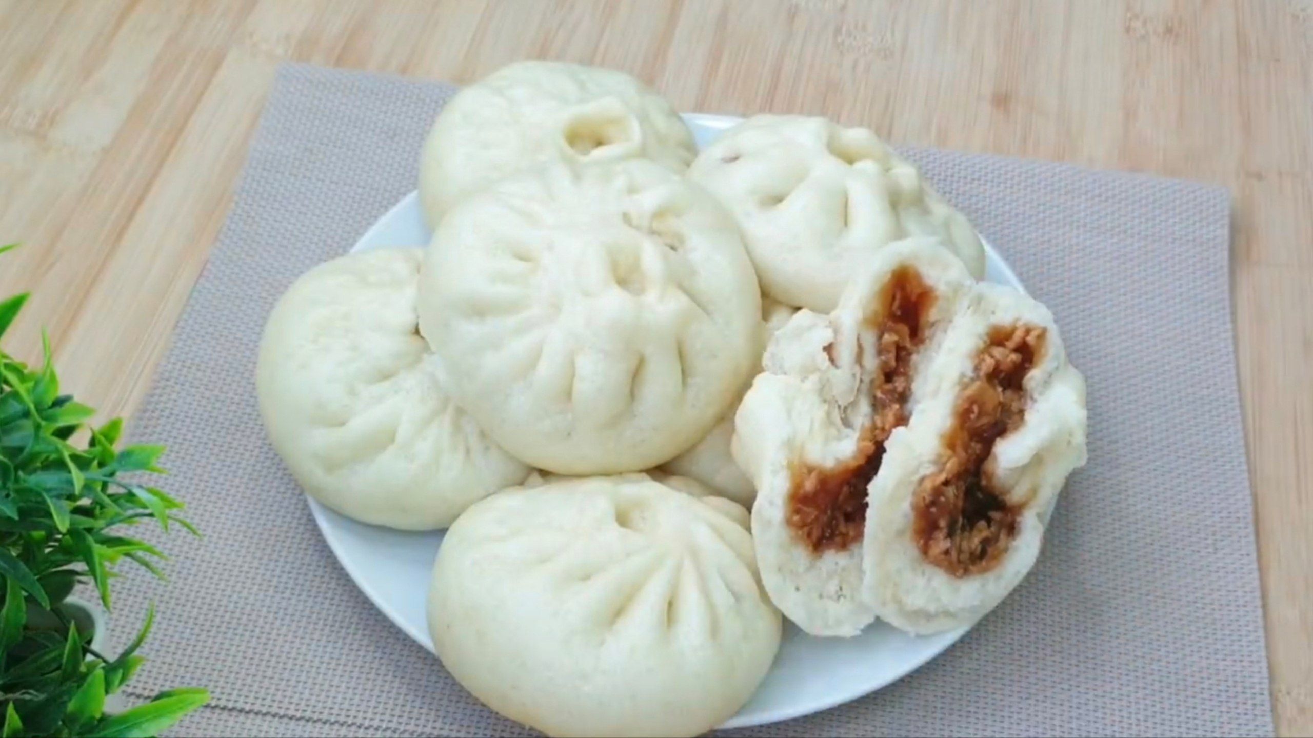 Yuk Bikin Camilan Enak di Hari Ayah! Ini Resep Mudah Bikin Bakpao Isi Ayam yang Empuk dan Lembut