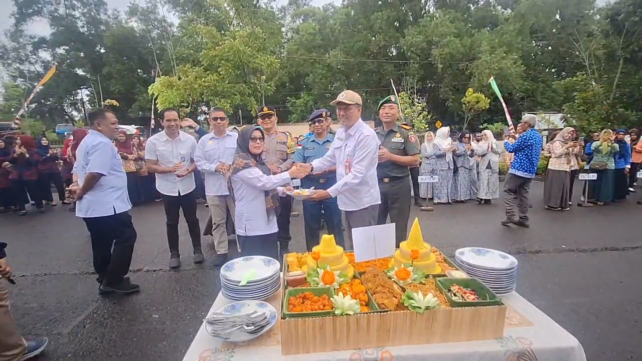 Pemotongan Tumpeng pada Puncak HKN ke-61 di Nunukan