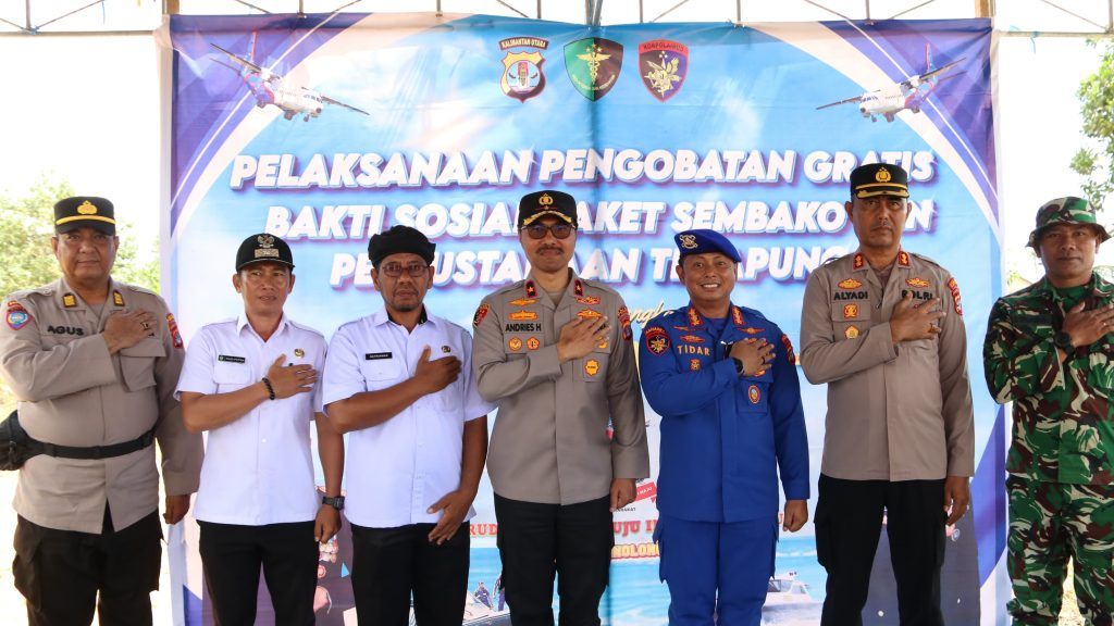 Wakapolda Kaltara Tinjau Pelaksanaan Pengobatan Gratis, Baksos Paket Sembako dan Perpustakaan Terapung di Tana Lia