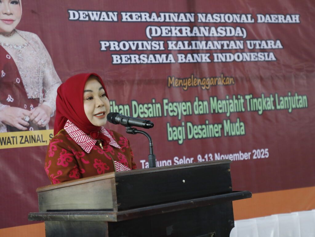 Rahmawati Optimistis yang Terbaik dalam Desain Fesyen Bermuatan Kearifan Budaya Lokal