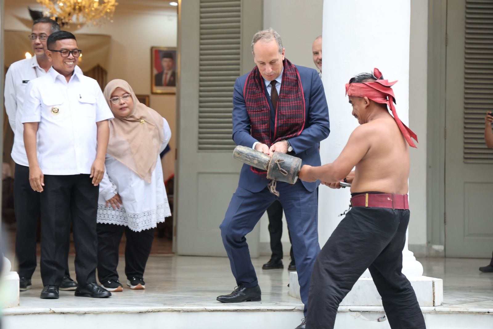 Seni Debus Sambut Kedatangan Dubes Prancis Untuk Indonesia Ke Banten