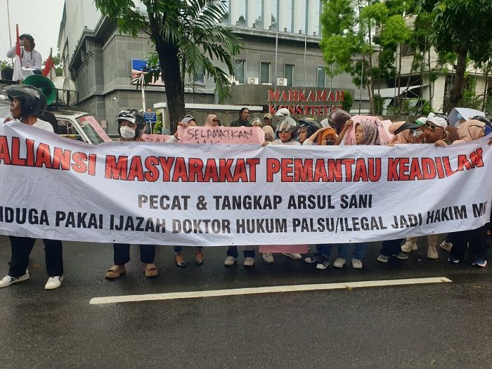 Terjerat Kasus Dugaan Ijazah Ilegal, Arsul Sani Diminta Mundur dari MK