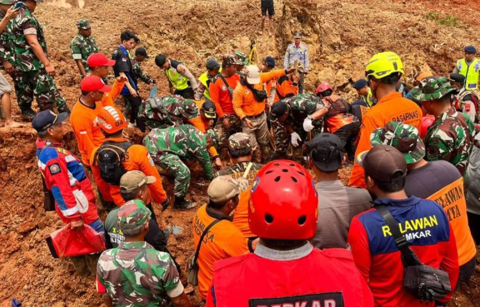 Tim SAR Temukan Satu Korban Longsor di Desa Cibeunying, Cilacap